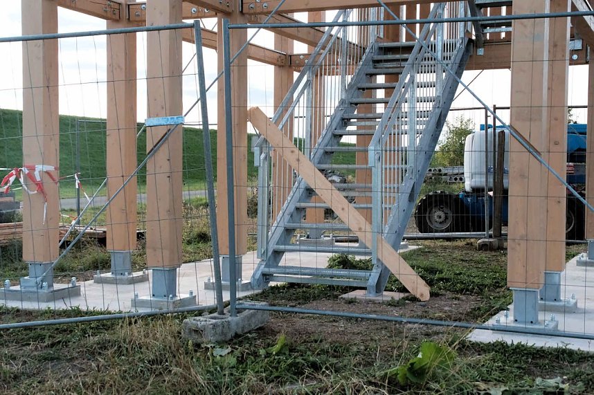 Peter Blei am neuen Aussichtsturm bei Kelbra