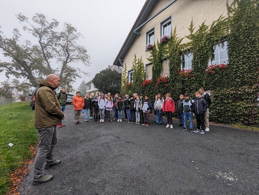 Der Frauenberg-Trai (Sondershausen) ist ein Familienerlebniswanderweg mit sieben verschiedene Erlebnisstationen