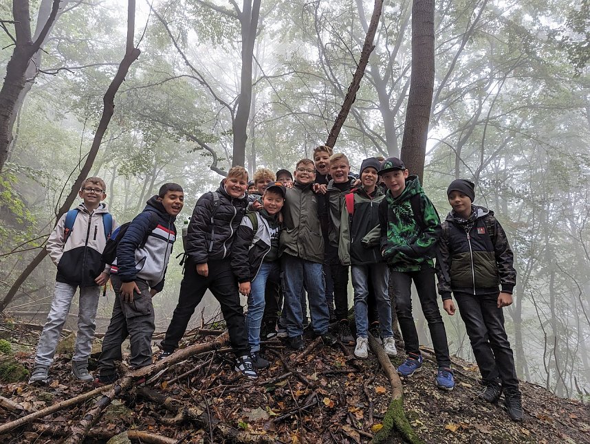 Der Frauenberg-Trai (Sondershausen) ist ein Familienerlebniswanderweg mit sieben verschiedene Erlebnisstationen