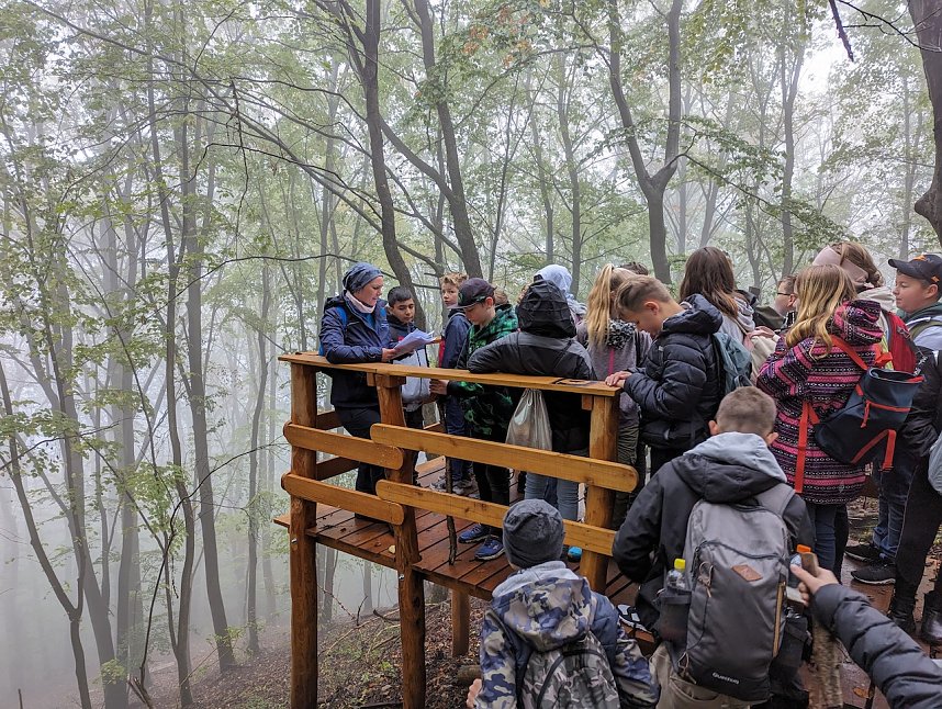Der Frauenberg-Trai (Sondershausen) ist ein Familienerlebniswanderweg mit sieben verschiedene Erlebnisstationen
