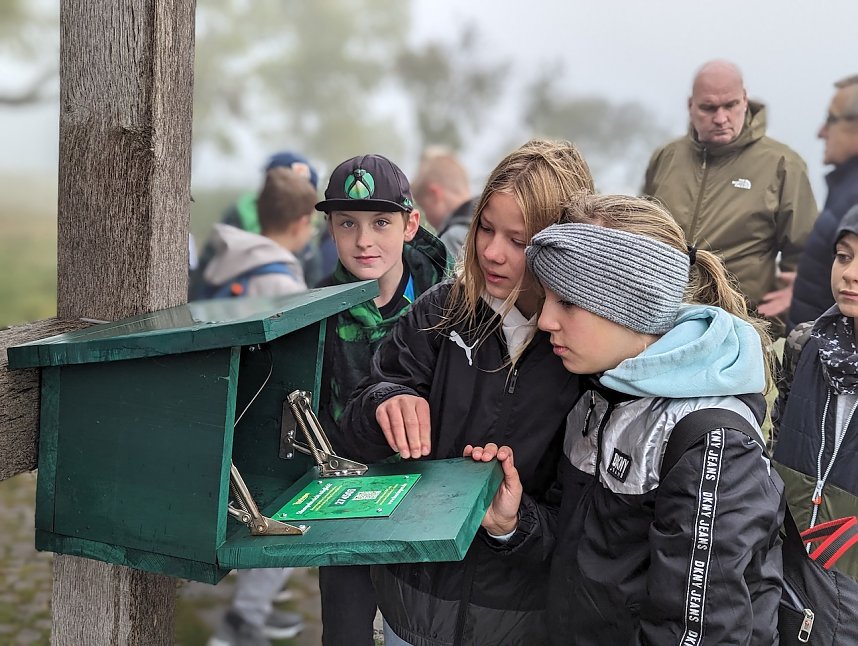 Der Frauenberg-Trai (Sondershausen) ist ein Familienerlebniswanderweg mit sieben verschiedene Erlebnisstationen