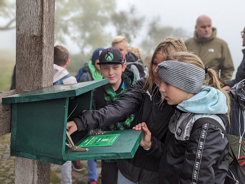 Der Frauenberg-Trai (Sondershausen) ist ein Familienerlebniswanderweg mit sieben verschiedene Erlebnisstationen