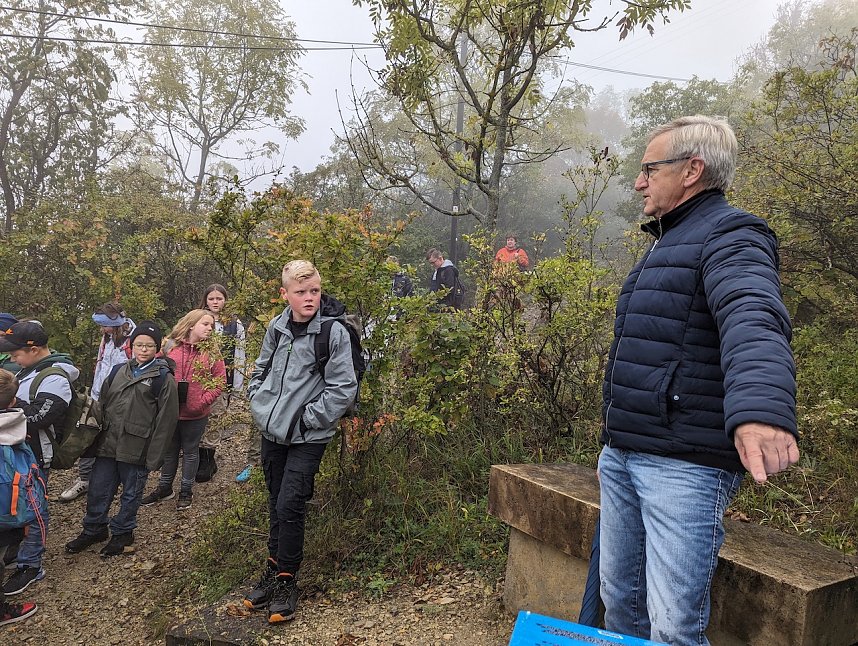 Der Frauenberg-Trai (Sondershausen) ist ein Familienerlebniswanderweg mit sieben verschiedene Erlebnisstationen