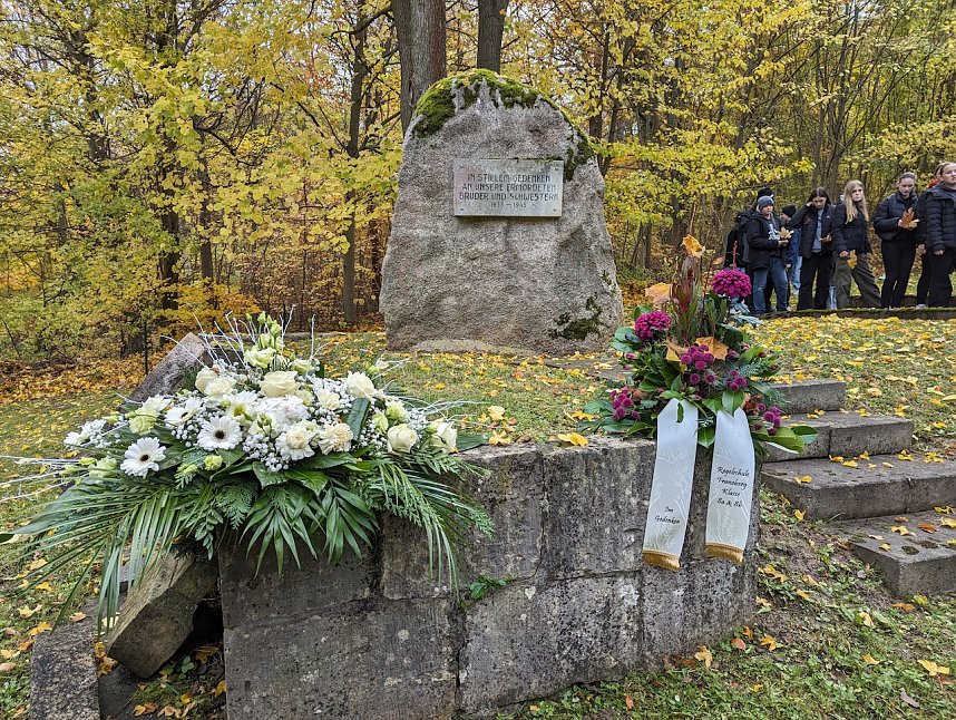 Gedenken an die Pogromnacht 1938 auf dem J&uuml;dischen Friedhof in Sondershausen