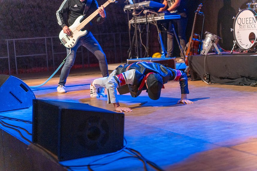 Queen May Rock bring den tiefsten Konzertsaal der Welt zum Beben 