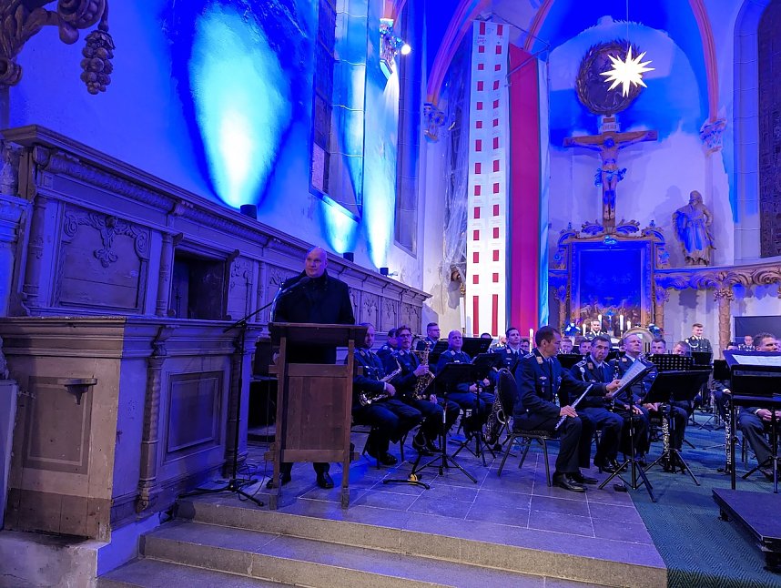 Eine besondere Kulisse f&uuml;r besondere Menschen: Vor 300 G&auml;sten fand in der Trinitatiskirche in Sondershausen das Benefizkonzert des Luftwaffenmusikkorps und die Ehrenamtsw&uuml;rdigung statt.