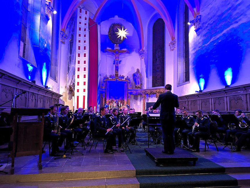 Eine besondere Kulisse f&uuml;r besondere Menschen: Vor 300 G&auml;sten fand in der Trinitatiskirche in Sondershausen das Benefizkonzert des Luftwaffenmusikkorps und die Ehrenamtsw&uuml;rdigung statt.