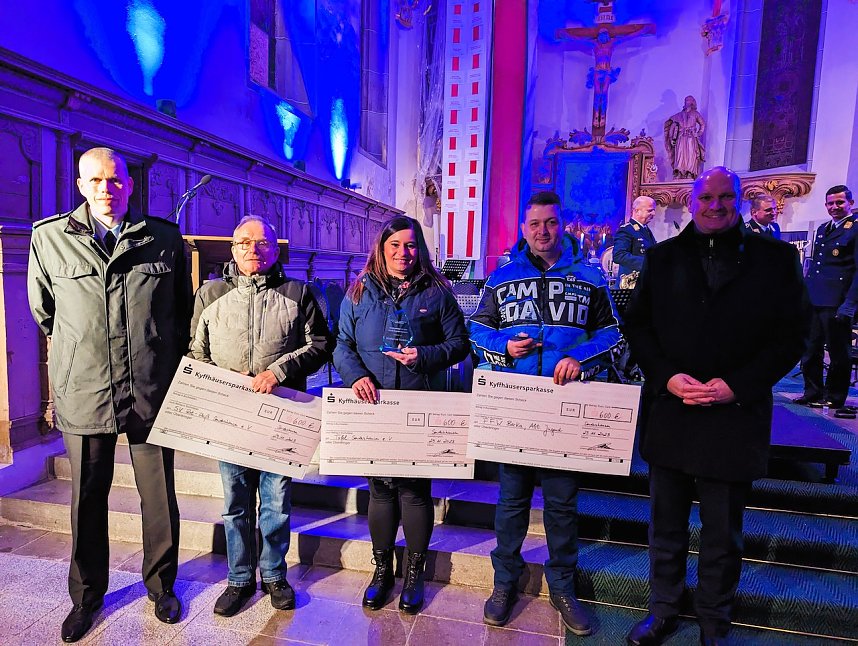 Eine besondere Kulisse f&uuml;r besondere Menschen: Vor 300 G&auml;sten fand in der Trinitatiskirche in Sondershausen das Benefizkonzert des Luftwaffenmusikkorps und die Ehrenamtsw&uuml;rdigung statt.