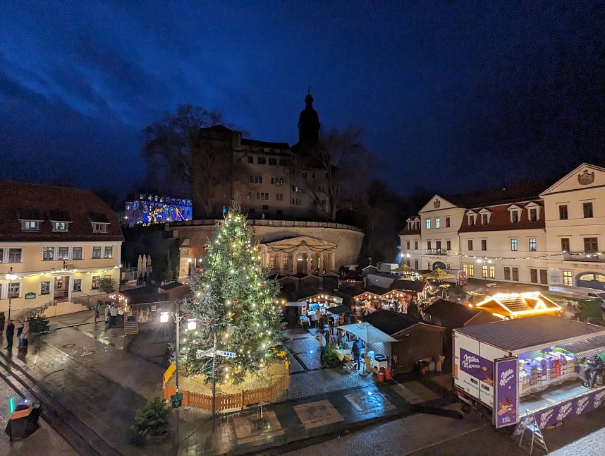 Weihnachtsmarkt und "Wei&szlig;e Schlossweihnacht" feierlich in Sondershausen er&ouml;ffnet