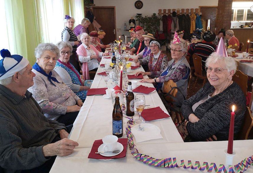 Ausgelassene Faschingsfeier bei der Volksolidarit&auml;t in Sondershausen