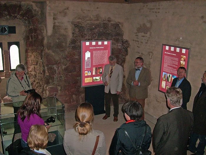 Henriette pickt am Kyffh&auml;user