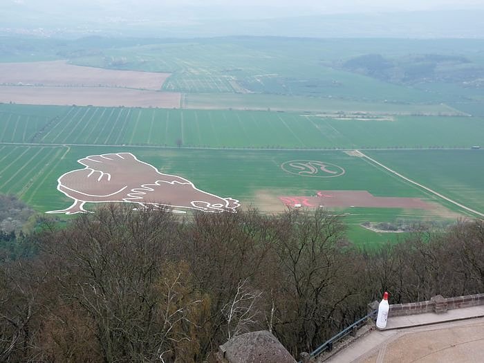 Henriette pickt am Kyffh&auml;user