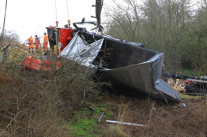 Schwerer Unfall auf der A38 bei Ro&szlig;la