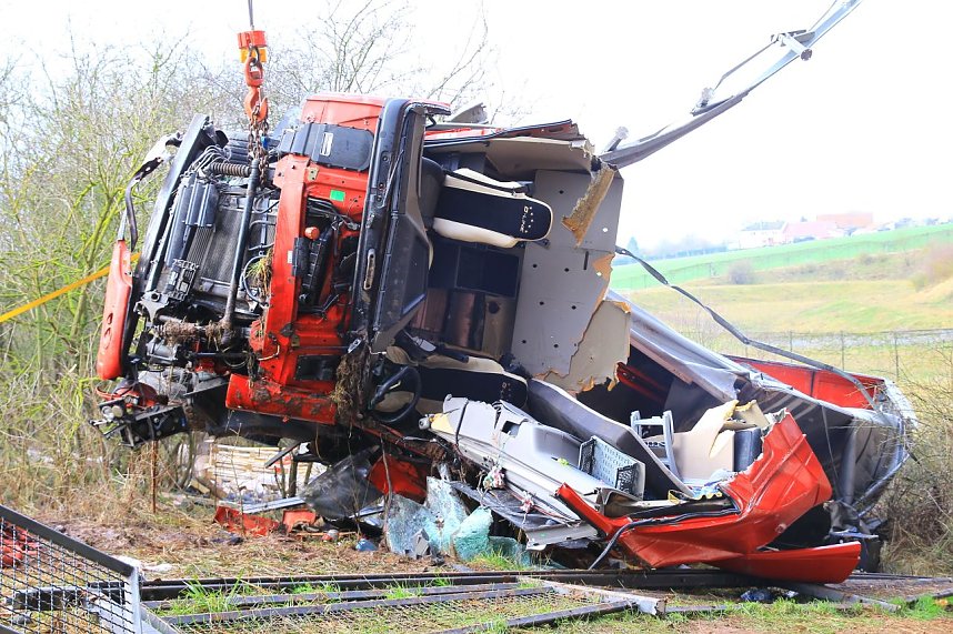 Schwerer Unfall auf der A38 bei Ro&szlig;la