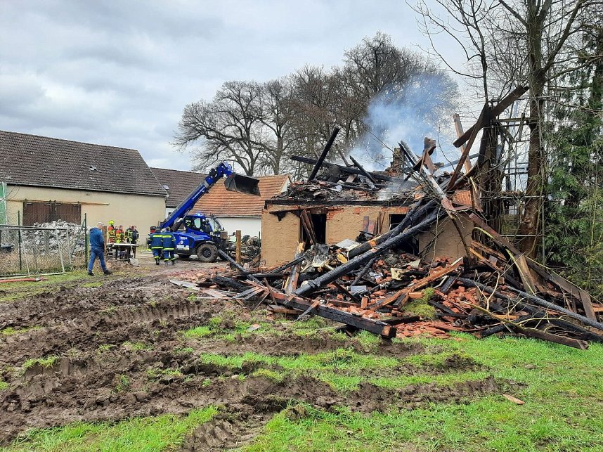 Brand und L&ouml;scharbeiten in Heldrungen