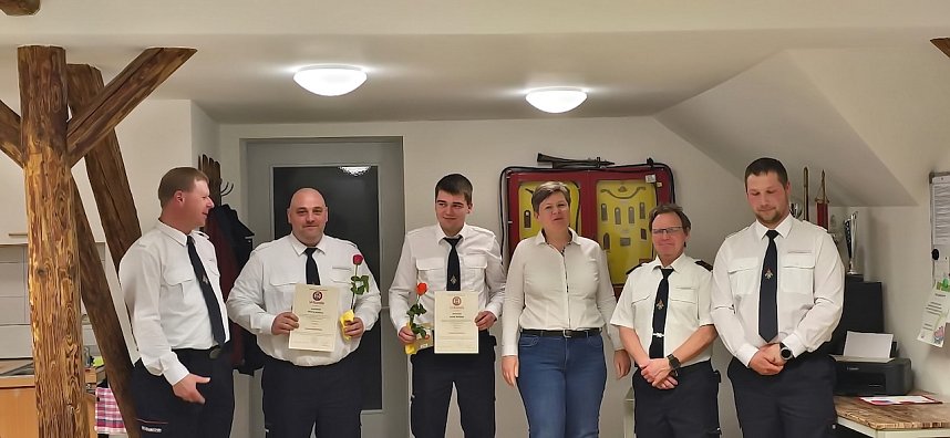 Bef&ouml;rderung der Kameraden bei derJahreshauptversammlungJahreshauptversammlung der Freiwilligen Feuerwehr Heldrungen und dem Feuerwehrverein Heldrungen 