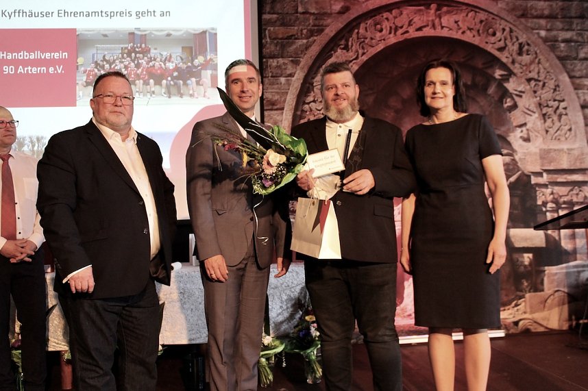 Die 6. Ehrenamtsgala des Kyffh&auml;userkreises wurde von zweihundert G&auml;sten gefeiert