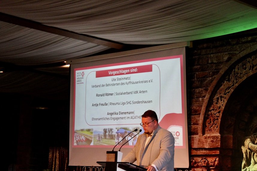 Die 6. Ehrenamtsgala des Kyffh&auml;userkreises wurde von zweihundert G&auml;sten gefeiert