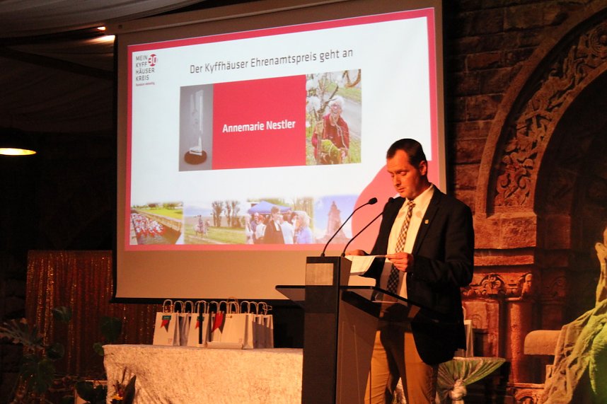 Die 6. Ehrenamtsgala des Kyffh&auml;userkreises wurde von zweihundert G&auml;sten gefeiert