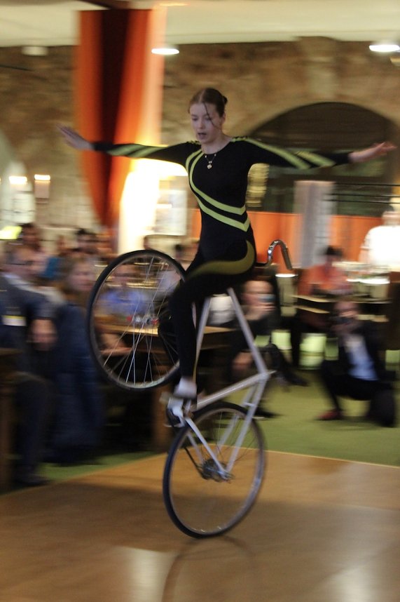 Showeinlage der Kunstradfahrerinnen SG 03 Holzthaleben/Menteroda