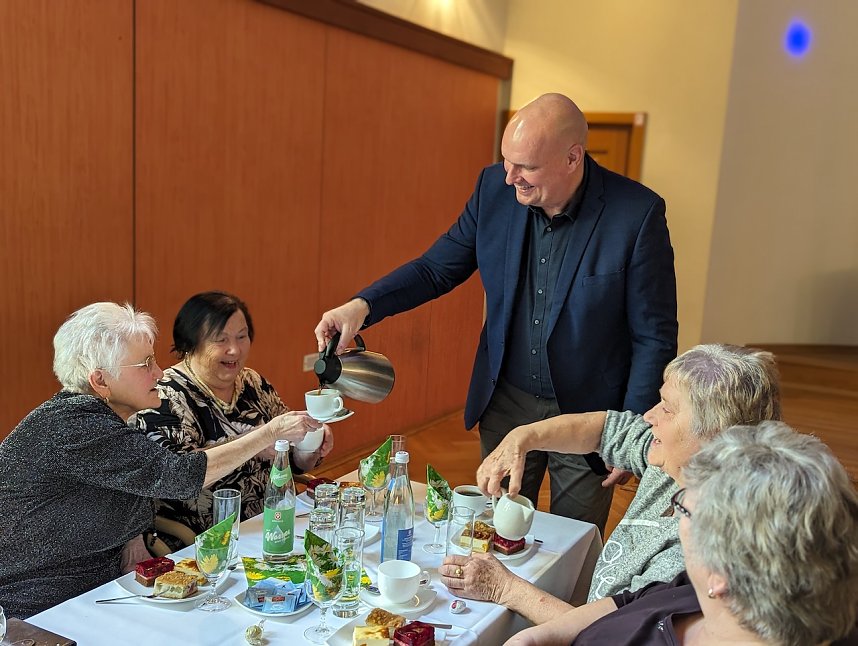 Seniorenfr&uuml;hlingsfeier im Carl-Schroeder-Saal in Sondershausen