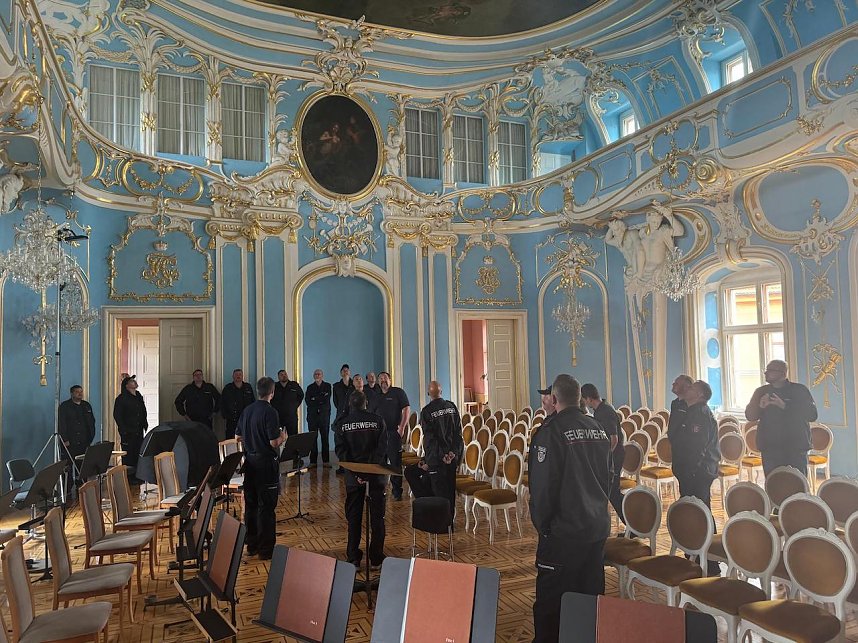 Feuerwehr-F&uuml;hrungskr&auml;fteschulung im Sondersh&auml;user Schloss