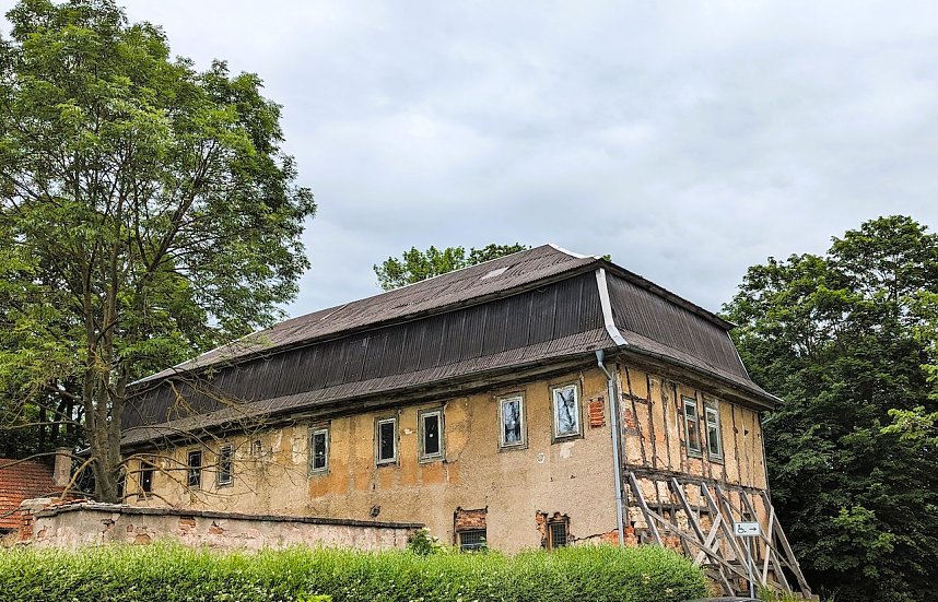 Verfallene J&auml;gerhaus auf dem Areal des Sondersh&auml;user Residenzschlosses