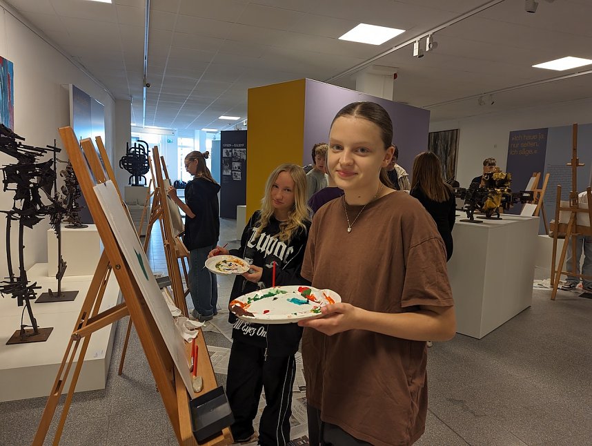 Die Sch&uuml;lerinnen und Sch&uuml;ler der Regelschule am Franzberg durften die Werke von Heinz Scharr eigenst&auml;ndig interpretieren