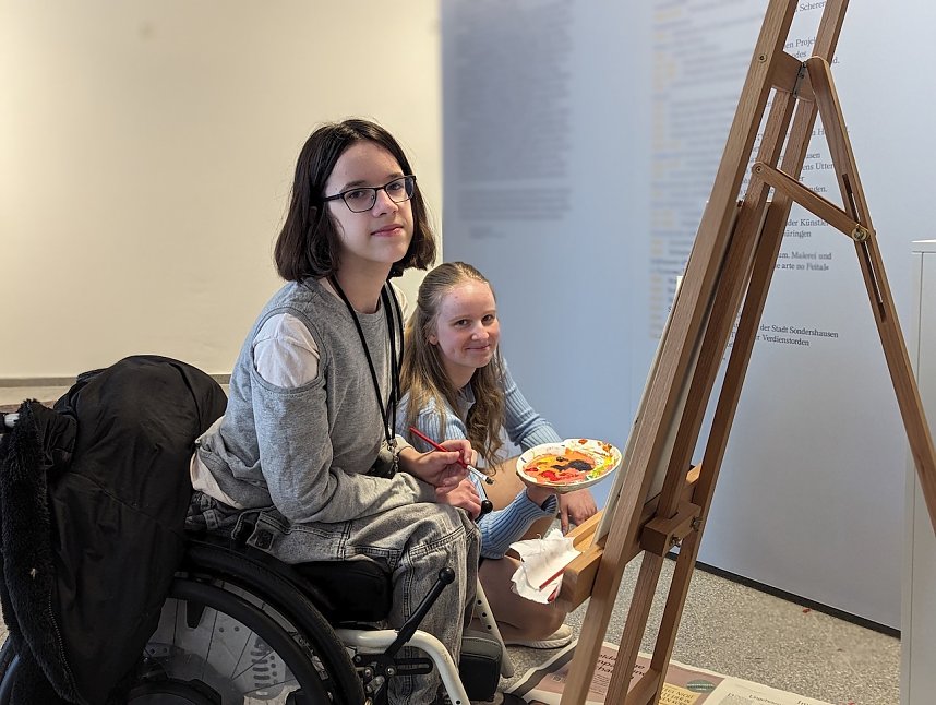 Die Sch&uuml;lerinnen und Sch&uuml;ler der Regelschule am Franzberg durften die Werke von Heinz Scharr eigenst&auml;ndig interpretieren