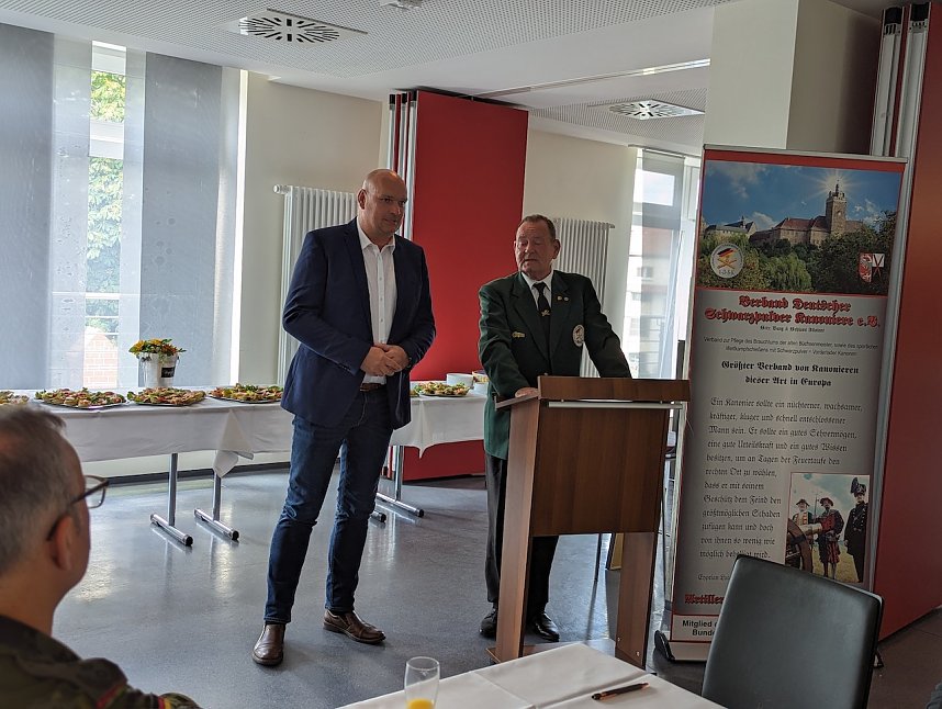 Bundeswehr und Schwarzpulver Kanoniere feiern 15-j&auml;hrige Partnerschaft