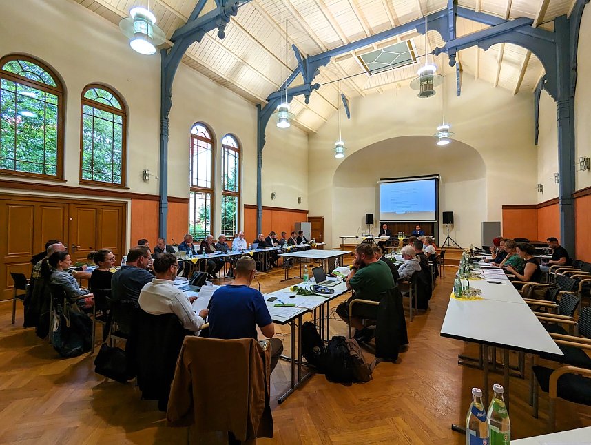 Der Sondersh&auml;user Stadtrat besteht aus 30 Mitgliedern und sieben Fraktionen