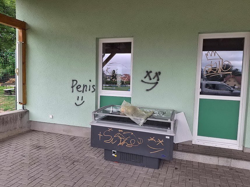 Sportlerheim des FSV Schernberg Sondershausen beschmiert