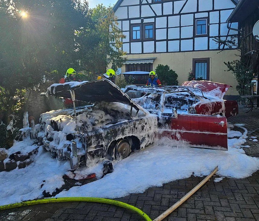 Ausgebranntes Auto in Gorsleben