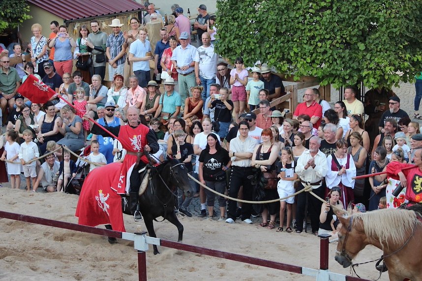Hochprofessionelle Reitershow mit "Wenzel Ritterspiele"