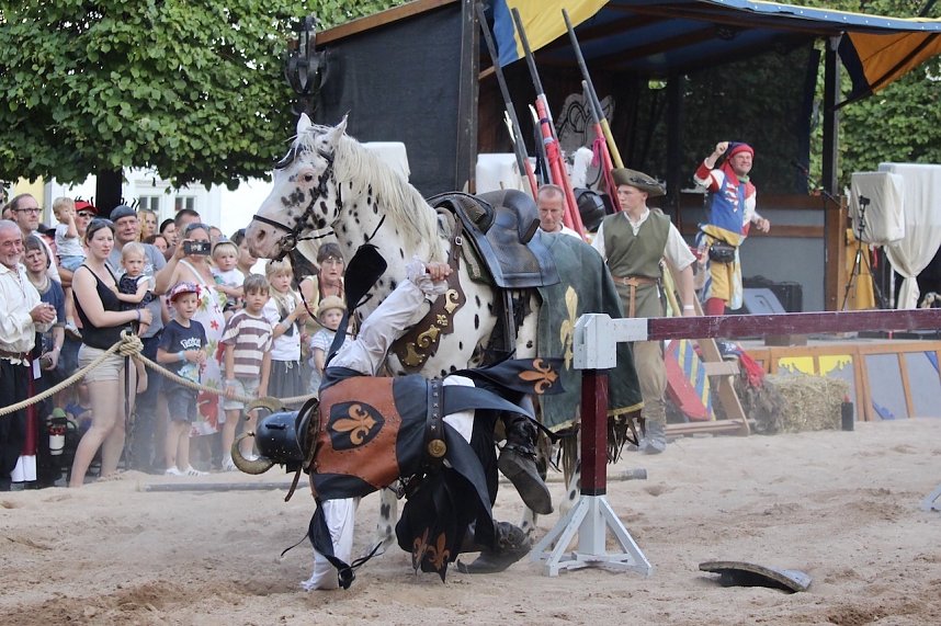 Hochprofessionelle Reitershow mit "Wenzel Ritterspiele"