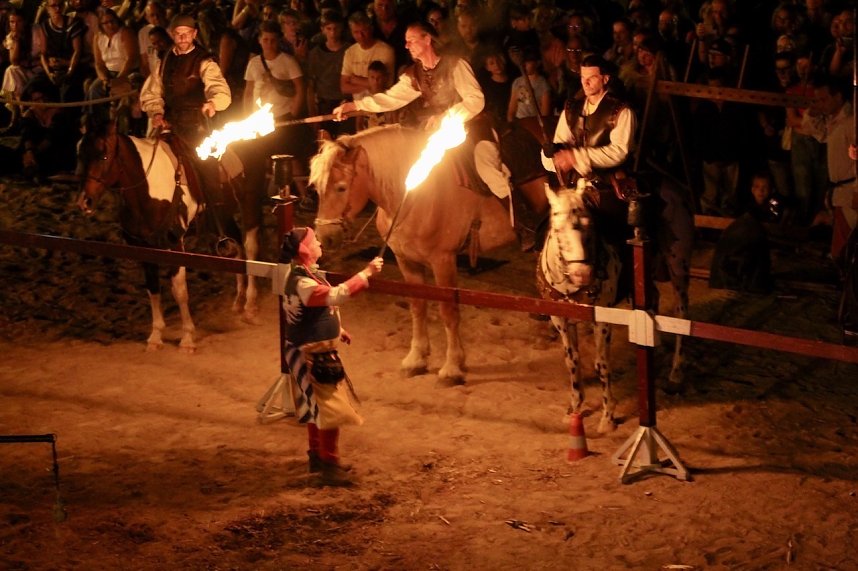 Hochprofessionelle Reitershow mit "Wenzel Ritterspiele"