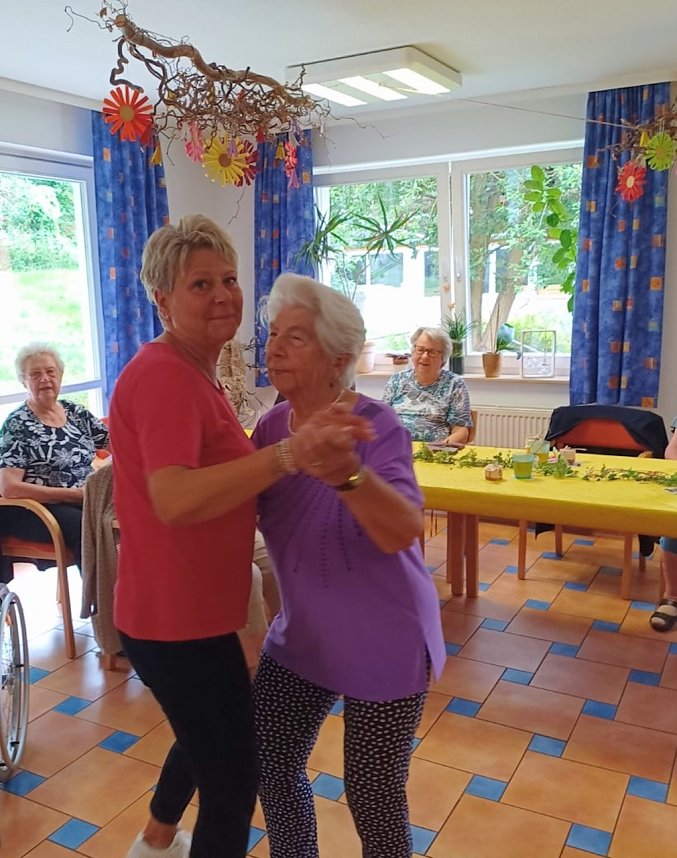 Sommerfest mit Tanz und Grillen in der Tagespflege Ebeleben