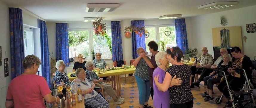 Sommerfest mit Tanz und Grillen in der Tagespflege Ebeleben