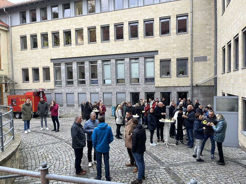 Verabschiedung von Dr. Thiele heute Vormittag im Hof des Landratsamtes