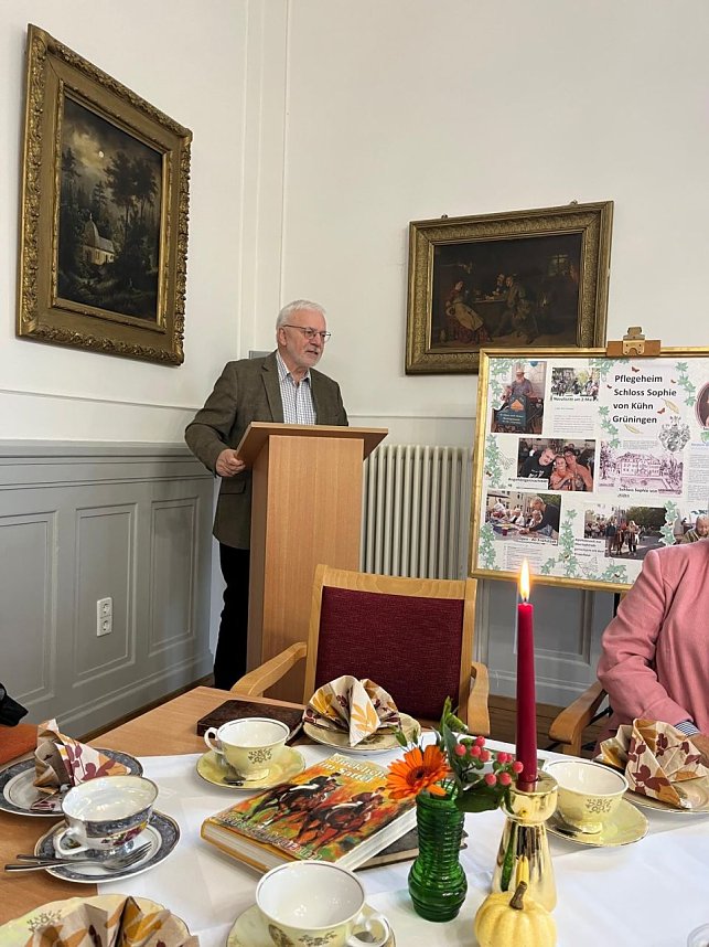 Gedenktafel f&uuml;r Oberst a.D. Harald Momm eingeweiht