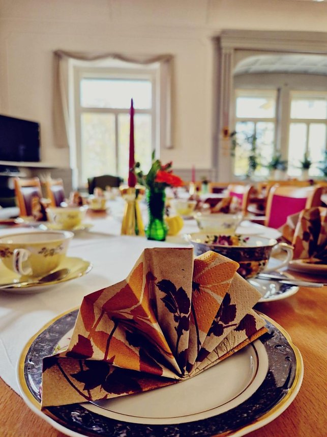 Gedenktafel f&uuml;r Oberst a.D. Harald Momm eingeweiht