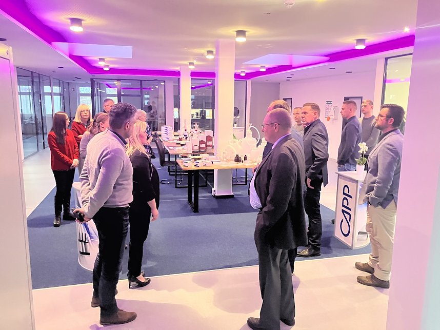 Der Arbeitskreis SCHULEWIRTSCHAFT traf sich bei AHN Biotechnologie und Sokratherm