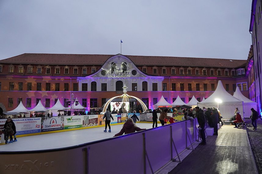 Wei&szlig;e Schlossweihnacht in Sondershausen mit wundervollen Lichtinstallationen