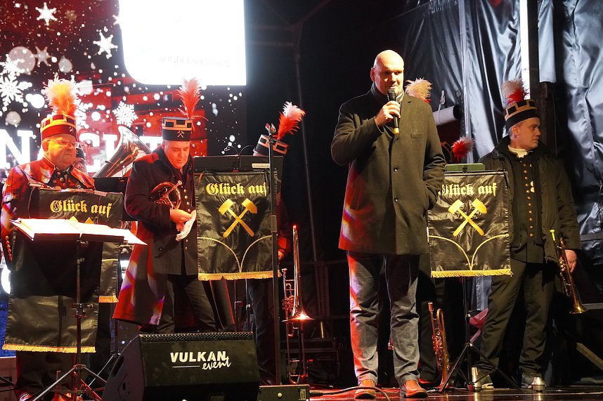 Wei&szlig;e Schlossweihnacht in Sondershausen mit wundervollen Lichtinstallationen