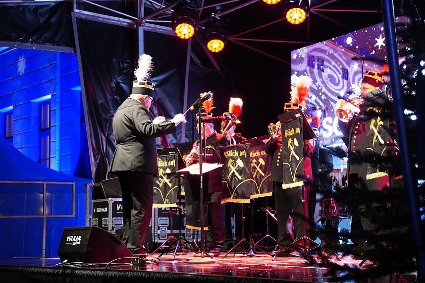 Wei&szlig;e Schlossweihnacht in Sondershausen mit wundervollen Lichtinstallationen