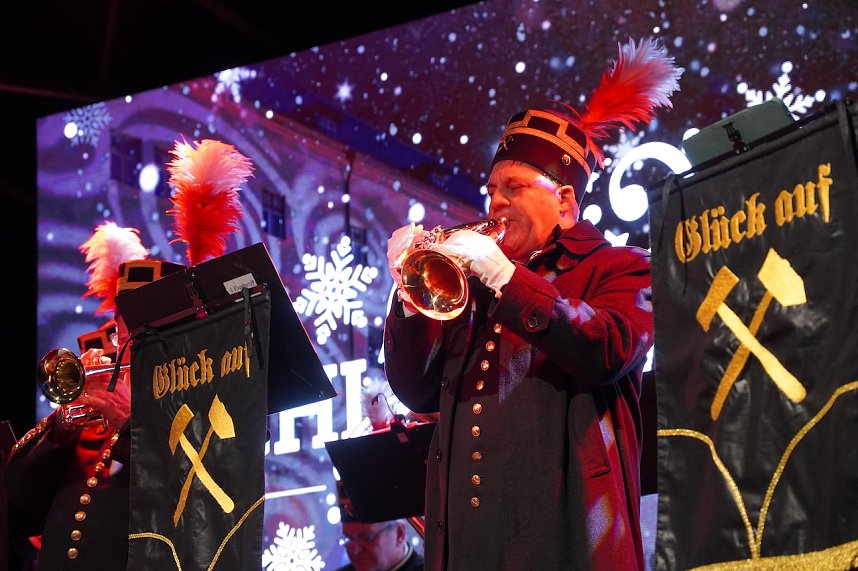 Wei&szlig;e Schlossweihnacht in Sondershausen mit wundervollen Lichtinstallationen