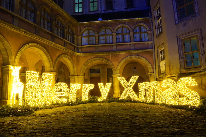 Wei&szlig;e Schlossweihnacht in Sondershausen mit wundervollen Lichtinstallationen