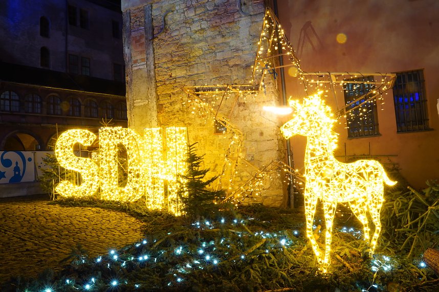 Wei&szlig;e Schlossweihnacht in Sondershausen mit wundervollen Lichtinstallationen