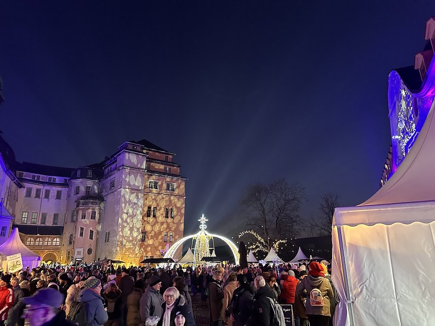 Wei&szlig;e Schlossweihnacht in Sondershausen mit wundervollen Lichtinstallationen