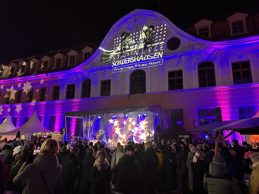 Wei&szlig;e Schlossweihnacht in Sondershausen mit wundervollen Lichtinstallationen